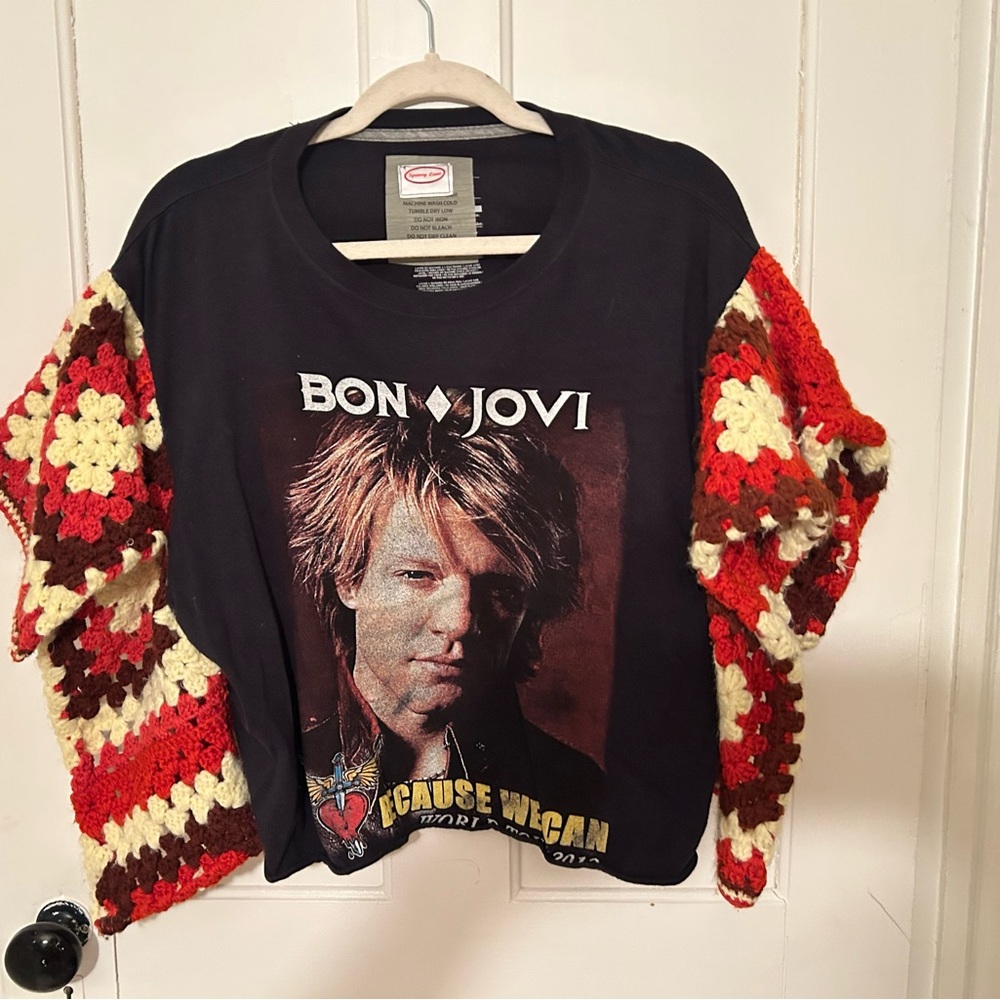 BONJOVI CROCHET SLEEVES CONCERT TEE